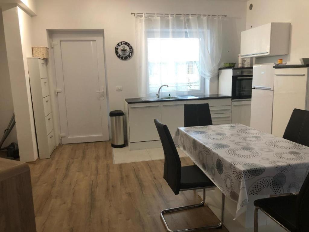 Ferienwohnung Apartmaji Meduza 2 Izola Exterior foto